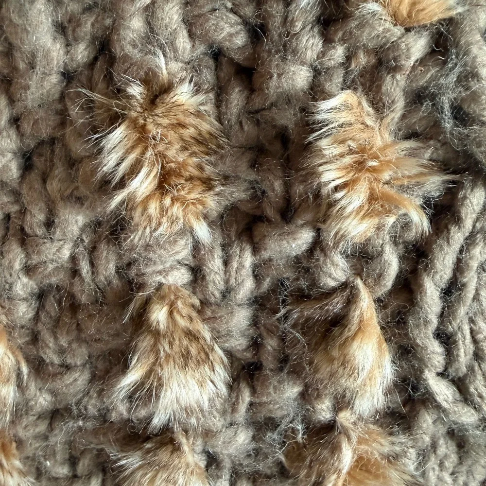 POTTERY BARN Chunky Cable Knit Neutral Faux Fur Throw Pillow Cover 24”x24”
